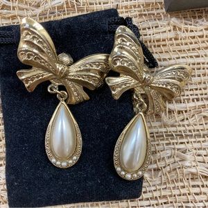Vintage bow clip on faux pearl Earrings